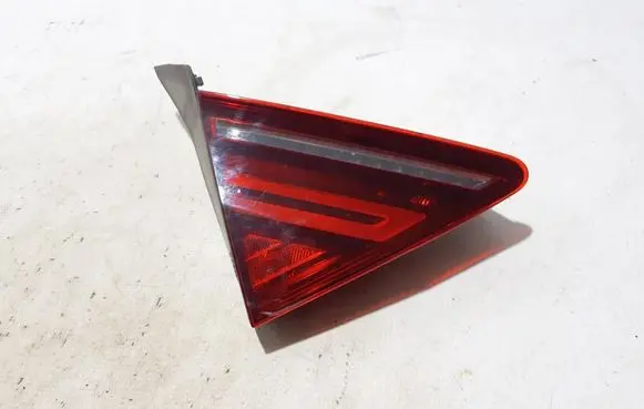 Tailgate rear/tail lights