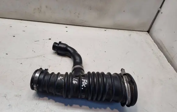 Ford Focus Air intake hose/pipe 3M519A673M