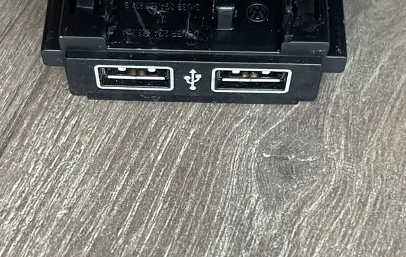 Volkswagen T-Roc USB socket connector 2GA8633