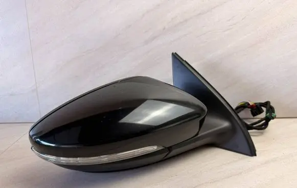 Volkswagen PASSAT B7 Front door electric wing mirror 3C0857934A