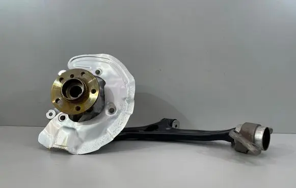BMW 2 F46 Front wheel hub spindle knuckle 6876645