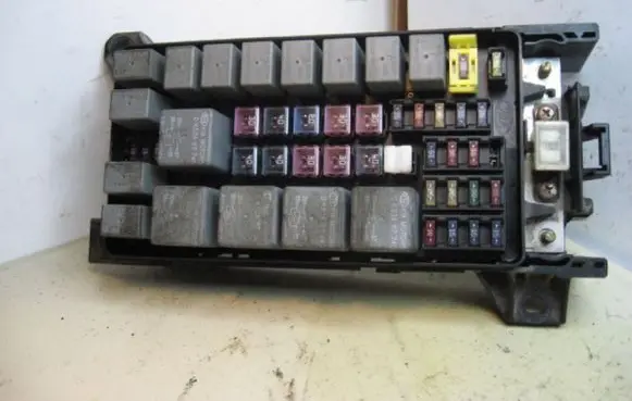 KIA Carnival Fuse module OK53H LO3H