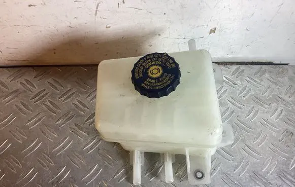 Brake fluid reservoir