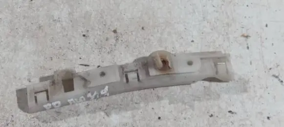 Nissan Note (E11) Front bumper mounting bracket 622249u000