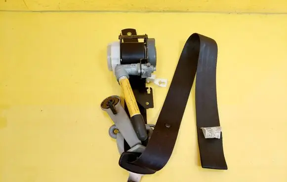 Nissan Almera Front seatbelt 0425011