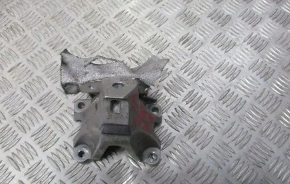 Audi A6 C7 Engine mount bracket