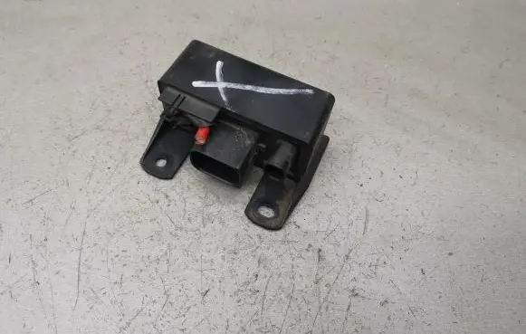 Mercedes-Benz C W203 Glow plug pre-heat relay