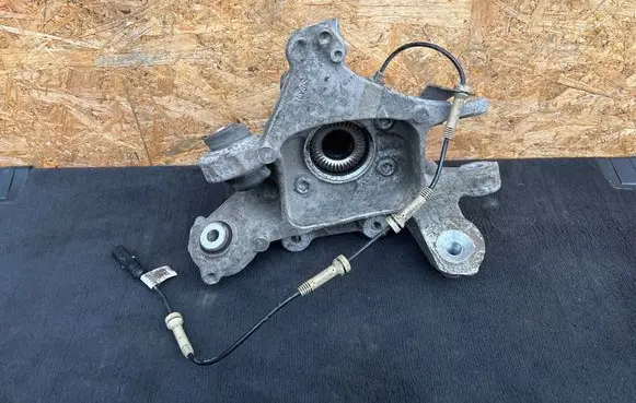 BMW 5 G30 G31 Rear wheel hub 6861137 26117122 0706189889