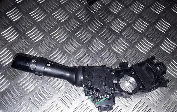 Toyota Yaris Light switch 173832