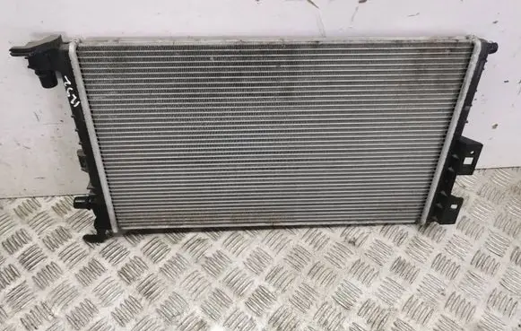 Renault Captur II Coolant radiator 21410F230A