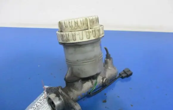 Mitsubishi Space Runner Master brake cylinder