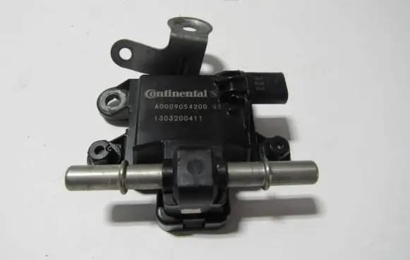 Mercedes-Benz E C207 W207 ABS brake wheel speed sensor A0009054200
