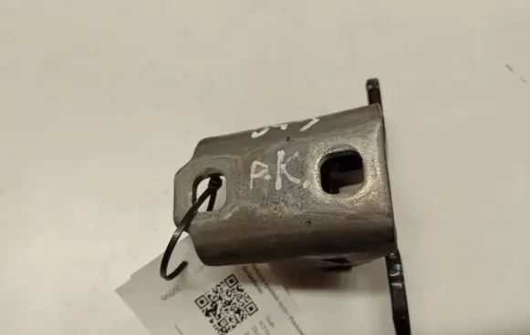 Saab 9-3 Ver2 Front door lower hinge 