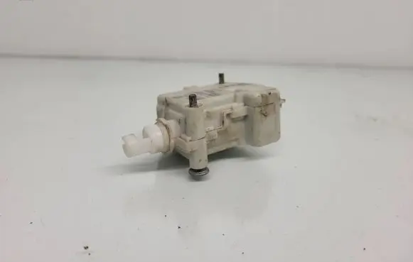 Volkswagen Golf IV Central locking motor 1J6862159A 3B0959781B