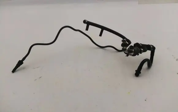 Volkswagen PASSAT B5.5 Vacuum line/pipe/hose 058133784P