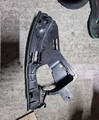 Volvo XC60 Headlight/headlamp mounting bracket 3138388631383885