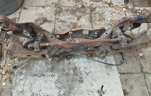 Volvo XC90 Rear axle beam 
