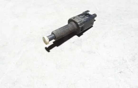 Audi A6 S6 C5 4B Brake pedal sensor switch 811907343B