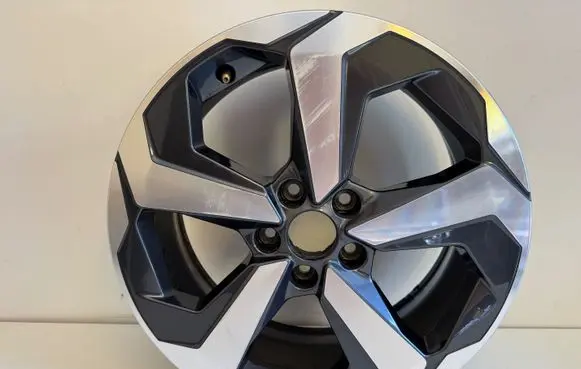 Nissan Qashqai J12 R18 alloy rim 403006UA4J 403006UA5A