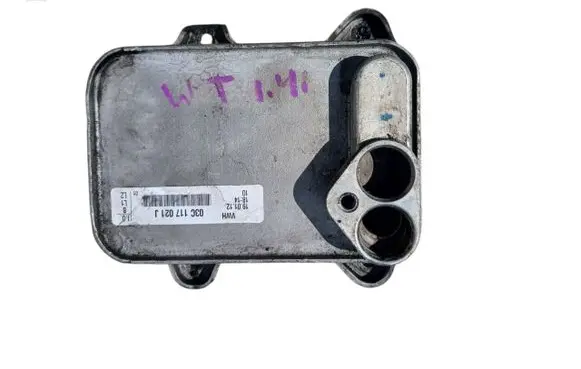Volkswagen Touran I Engine oil radiator 03C117021J