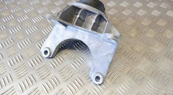 Engine mount bracket