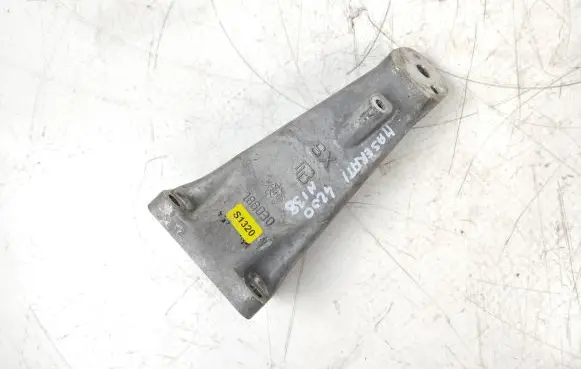 Engine mounting bracket