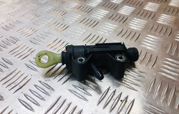 BMW 1 E81 E87 Clutch master cylinder 13670610