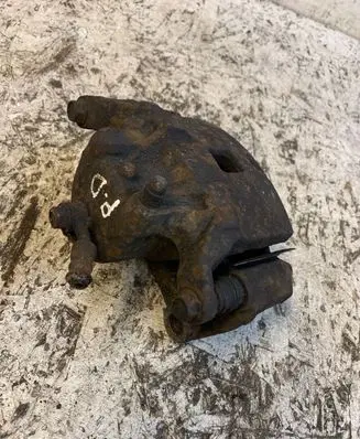 Nissan Juke I F15 Front brake caliper