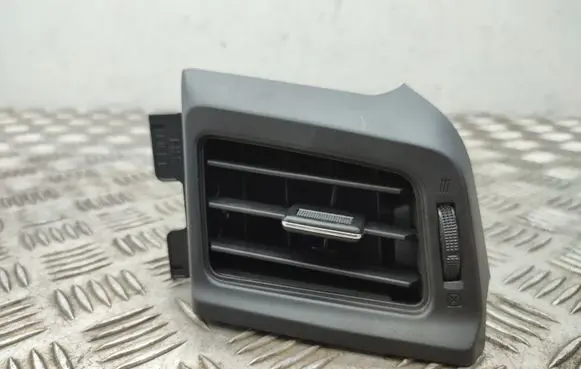 Toyota RAV 4 (XA40) Dashboard side air vent grill/cover trim