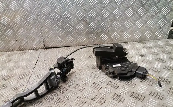 Ford Focus Front door lock 3m5ar21813et