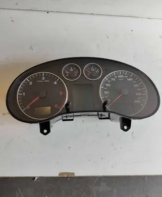 Audi A3 S3 8P Speedometer (instrument cluster) 8P0920931E