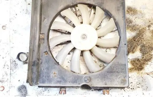 Radiator cooling fan shroud