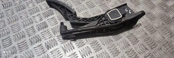 Mercedes-Benz ML W164 Accelerator throttle pedal A1643000104