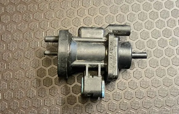 Mercedes-Benz C W202 Turbo solenoid valve 0005450527
