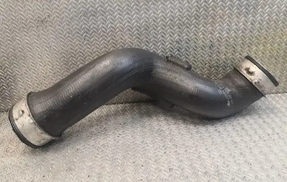 Mercedes-Benz C W203 Intercooler hose/pipe 2035282082