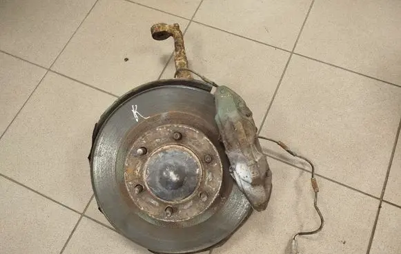 Toyota Land Cruiser (J120) Front wheel hub spindle knuckle