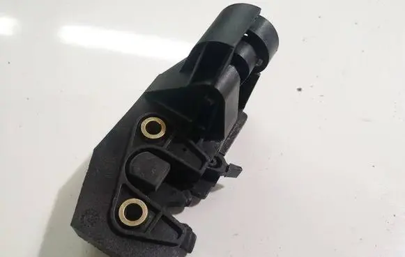 Volkswagen PASSAT B5 Seat back rest lock catch 