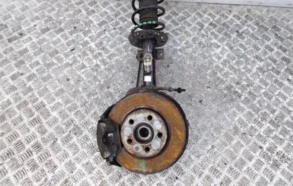 Volkswagen Polo V 6R Front wheel hub spindle knuckle