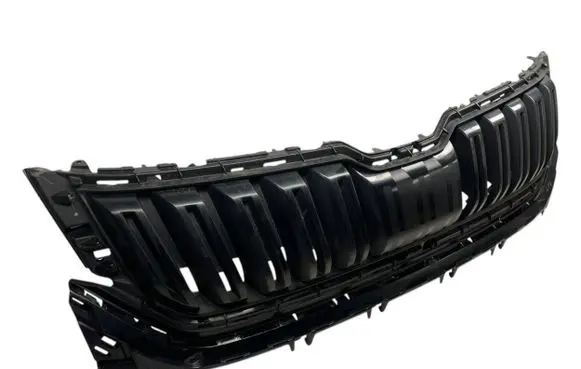 Front bumper upper radiator grill