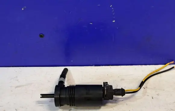 Volvo XC90 Windscreen/windshield washer pump 1012458