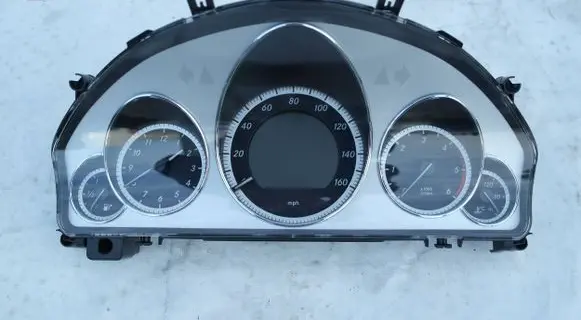 Mercedes-Benz E W212 Speedometer (instrument cluster) A2129002010 A2049024102 A2129014100