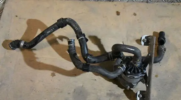 Porsche Panamera (971) Engine coolant pipe/hose