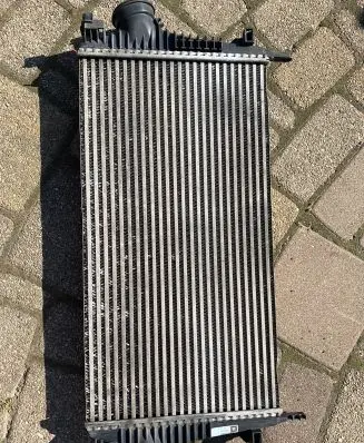 Opel Insignia A Intercooler air channel guide 13241751 P1831001