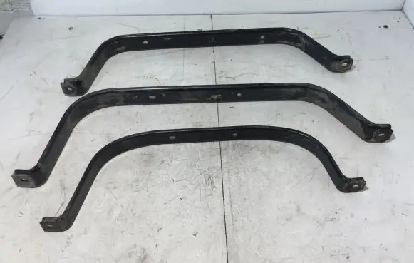 Fuel tank mounting bracket
