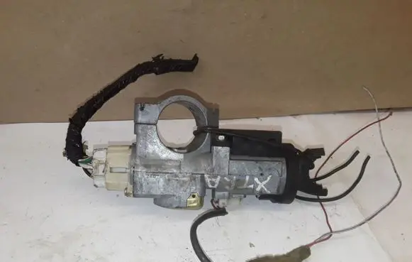 Nissan X-Trail T30 Ignition lock 5WK48042A 28590C9902