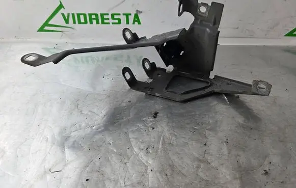 Fender mounting bracket