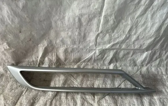 Front bumper splitter molding