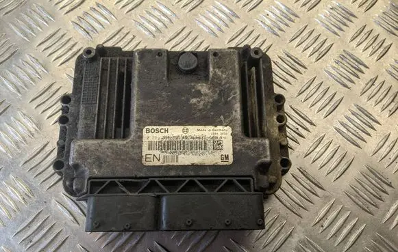 Opel Zafira B Engine ECU kit and lock set 55205621 1039S18791 0281013593