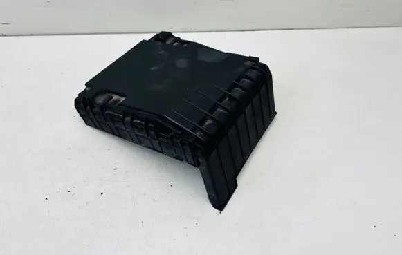 Volkswagen Touran II Fuse box cover 1K0937132F