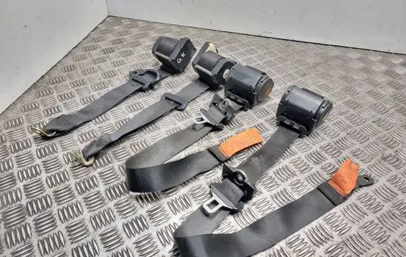 BMW 5 E39 Set of seat belts 8198571 8217390 43594